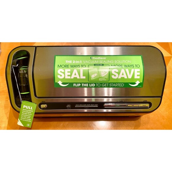 BRAND NEW FoodSaver V4980 Vacuum Sealer Machine   Includes 3 Vacuum Containers - Picture 1 of 8